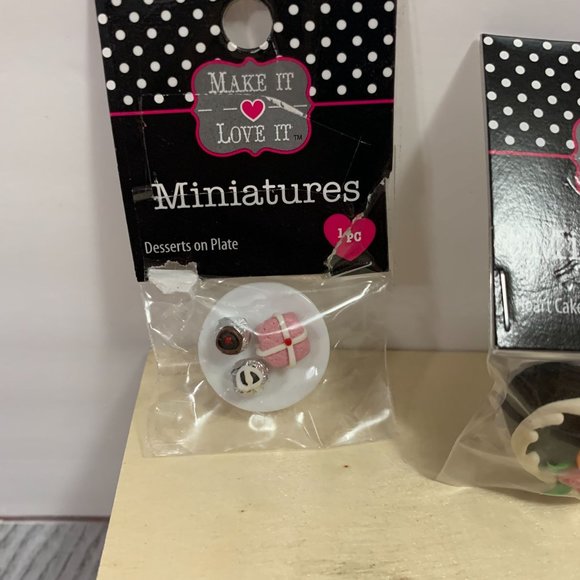 Make It Love It Miniatures Doll House Accessories Desserts Cupcakes Cake NWT - Picture 2 of 9